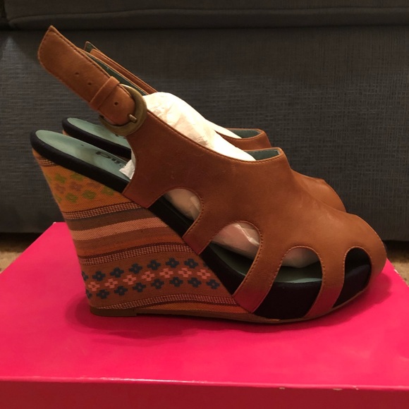 Stacked Heel Wedges Leather and Twill Printed NIB size 9 - Picture 3 of 9